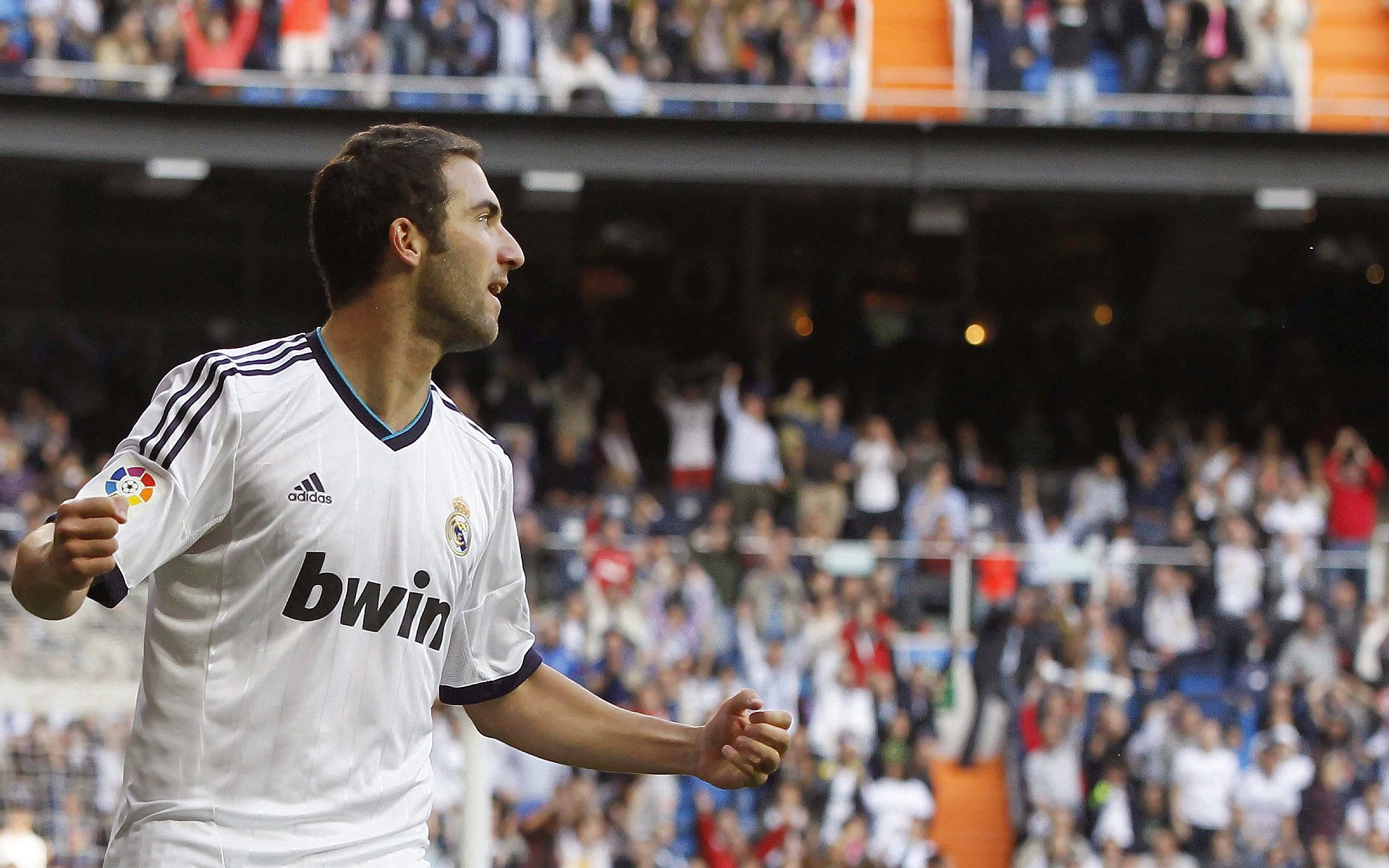 校园足球增加女子球队参与度促进性别平衡发展，开展女子足球比赛的意义